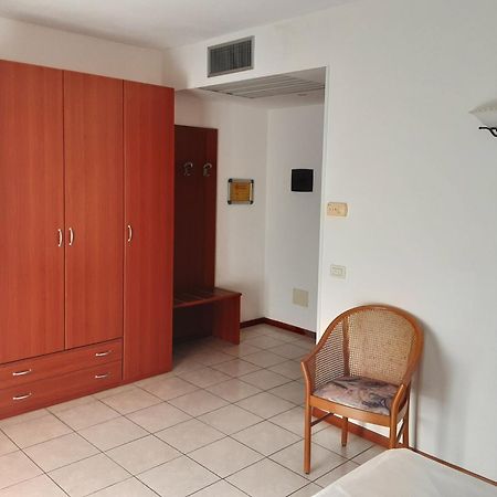 Hotel Florida 리몬네술가르다 외부 사진