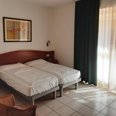 Hotel Florida 리몬네술가르다 외부 사진