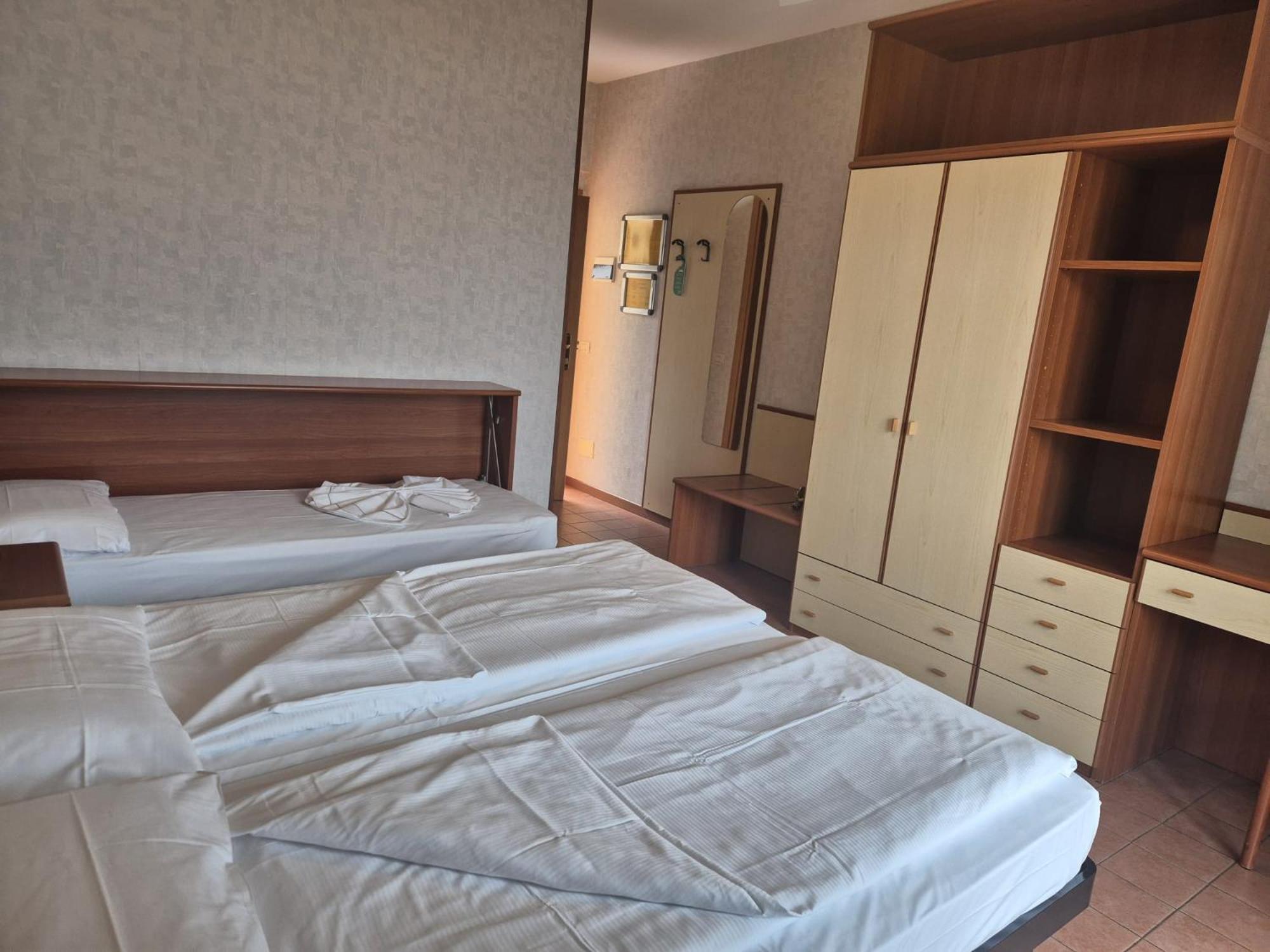 Hotel Florida 리몬네술가르다 외부 사진