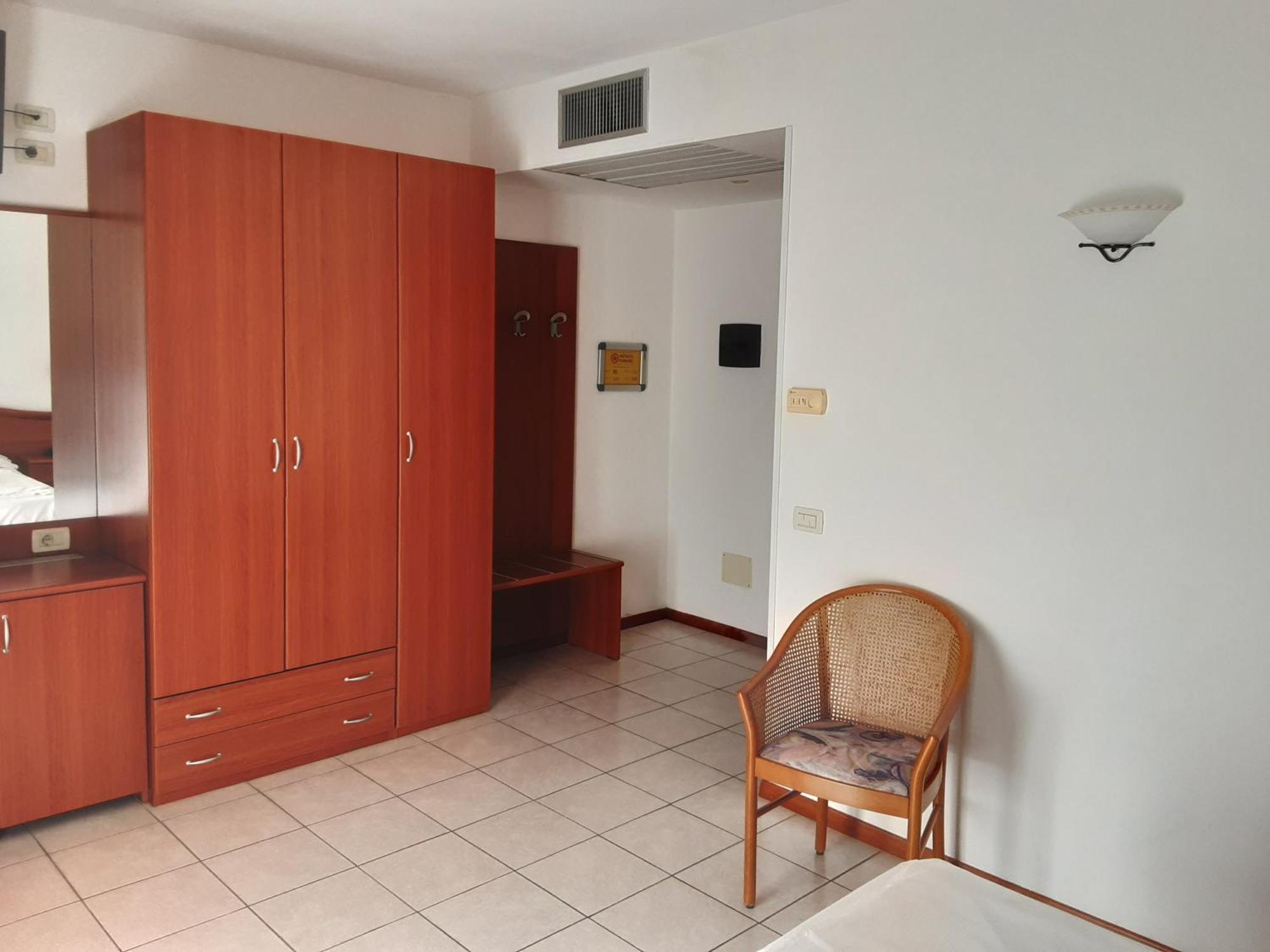 Hotel Florida 리몬네술가르다 외부 사진