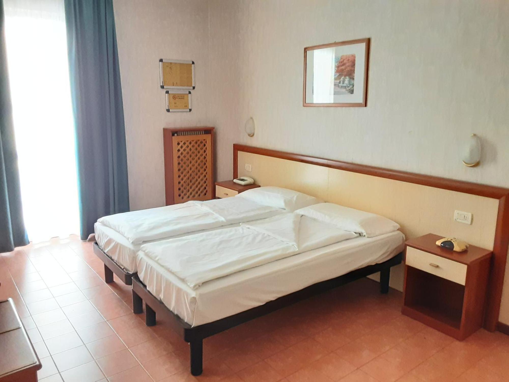 Hotel Florida 리몬네술가르다 외부 사진